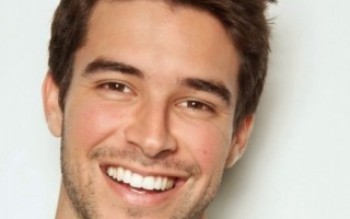 Velasco no papel de protagonista