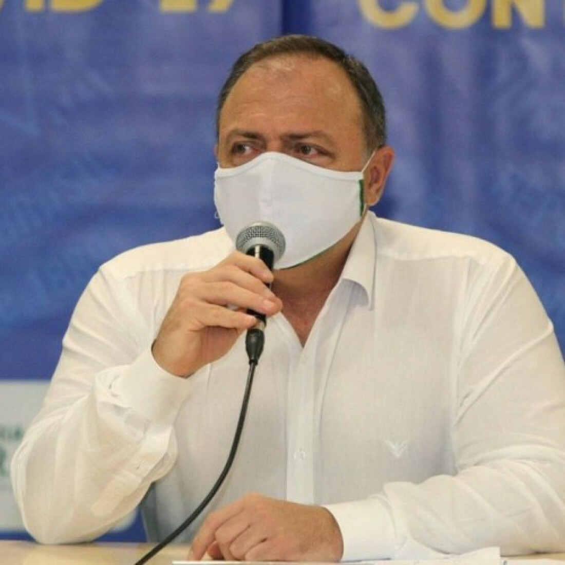 Pazuello sofre pressão dos governadores por vacinas