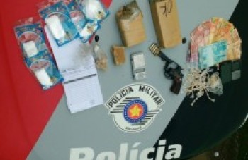 Polícia apreende 1,3kg de maconha