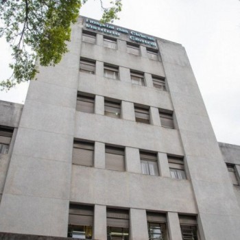 HC aplica segunda dose da vacina contra covid-19 em seus funcionários