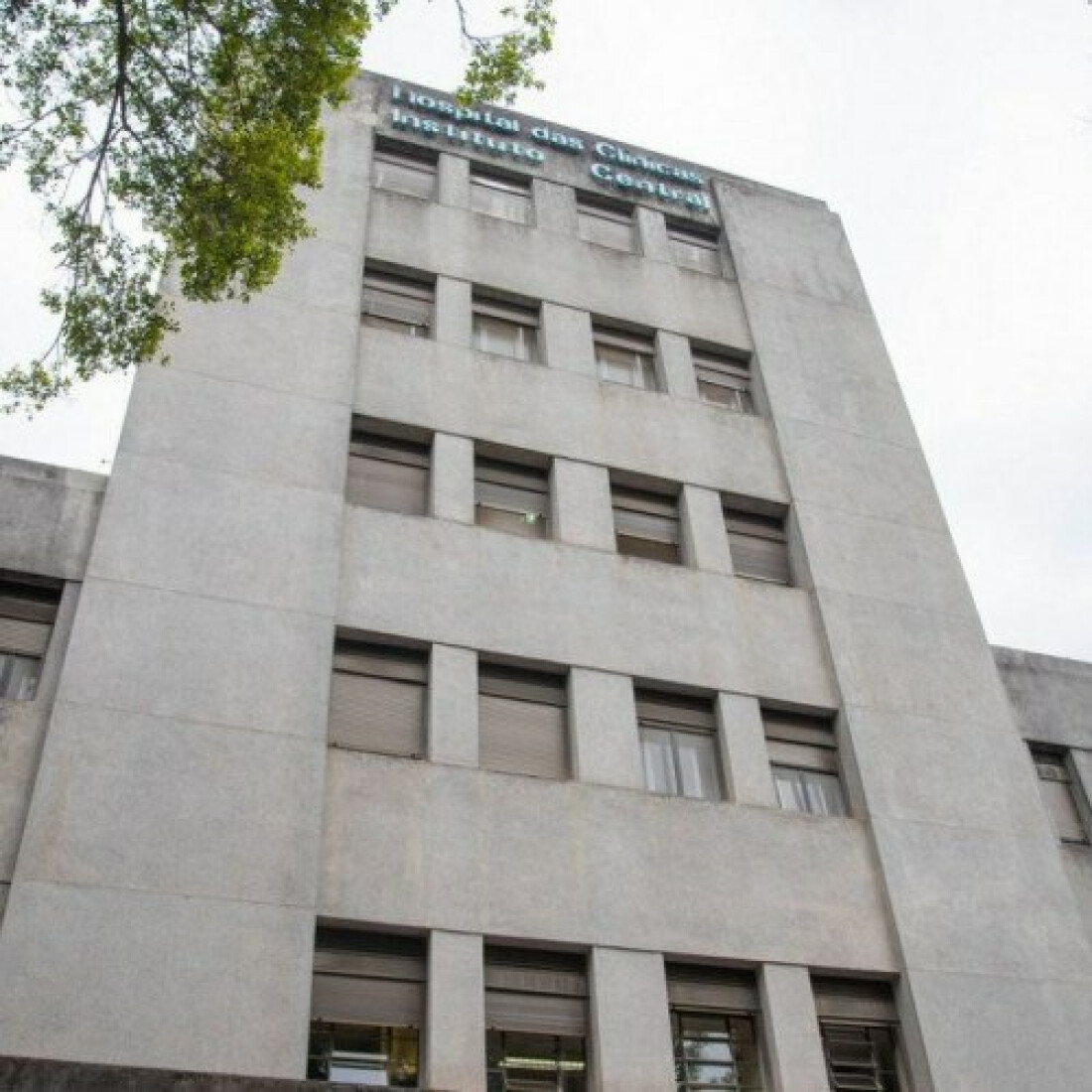 HC aplica segunda dose da vacina contra covid-19 em seus funcionários