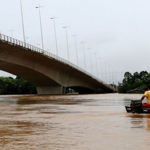 Rio Acre transborda e famílias estão desabrigadas em Rio Branco