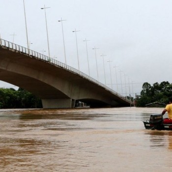Rio Acre transborda e famílias estão desabrigadas em Rio Branco