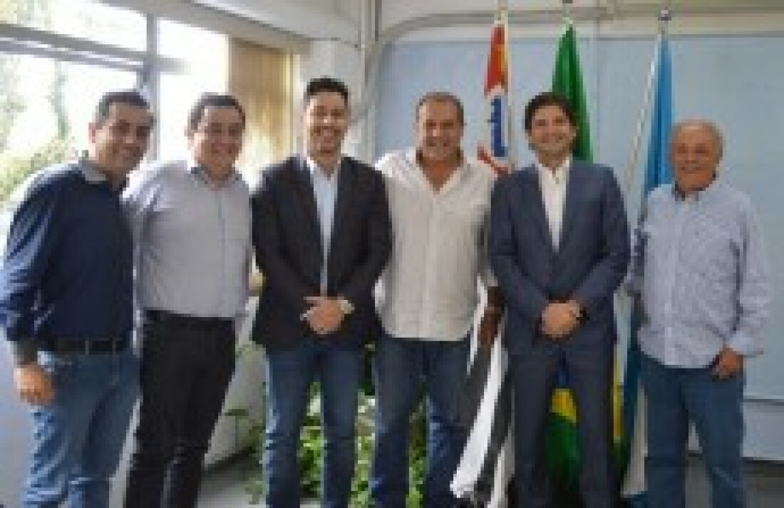 Monteiro recebe deputados e ex-prefeito em reunião
