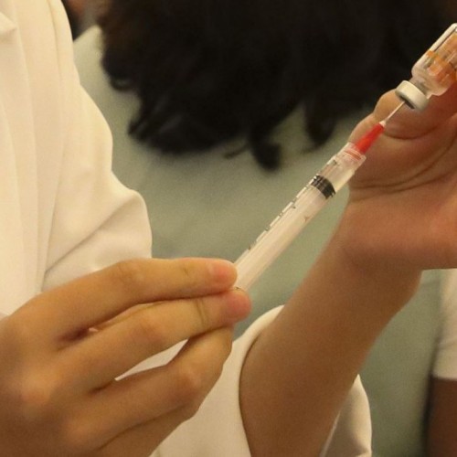 Manaus exonera médicos investigados por furar fila de vacina