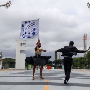 Sambódromo do Anhembi recebe pintura em defesa da vacinação