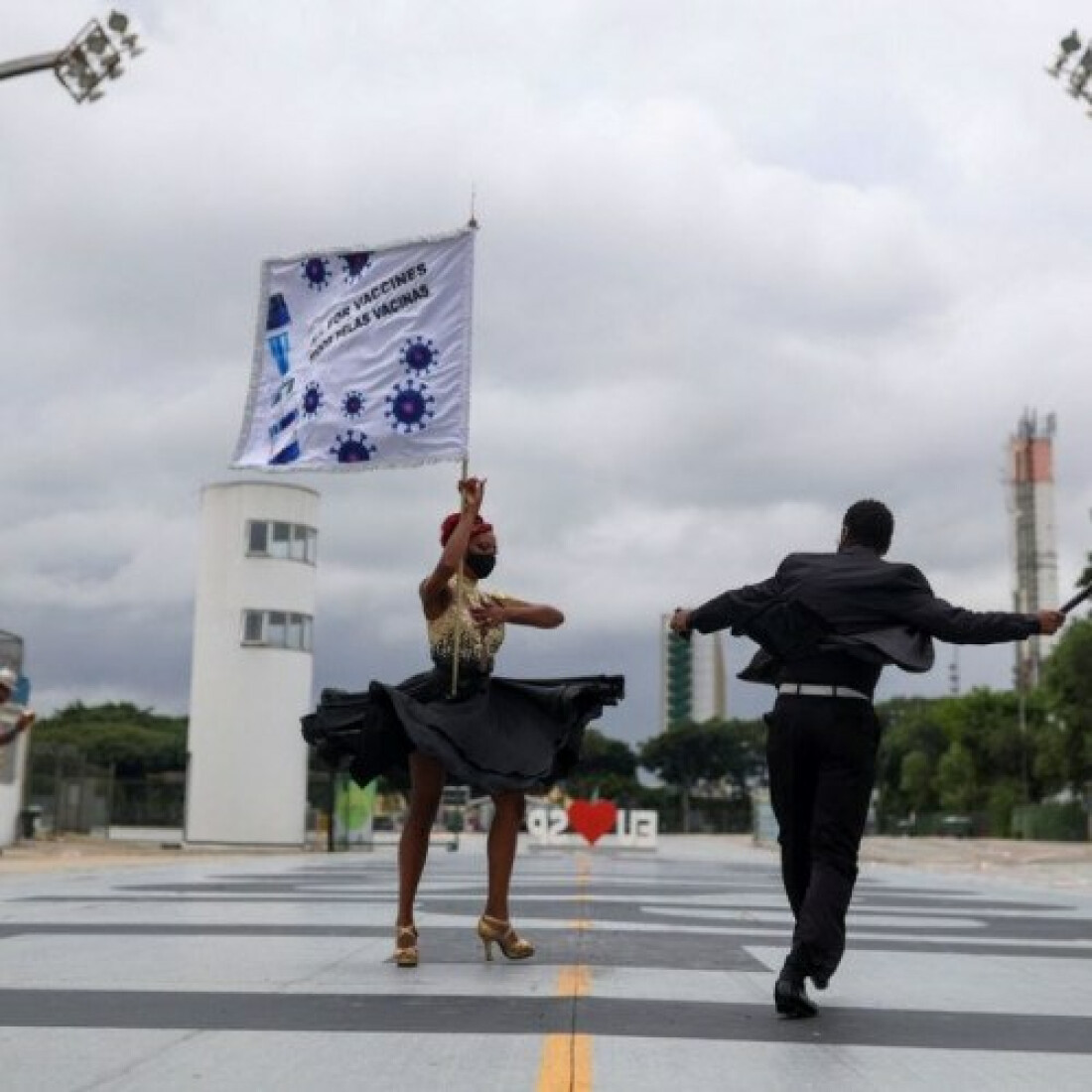 Sambódromo do Anhembi recebe pintura em defesa da vacinação