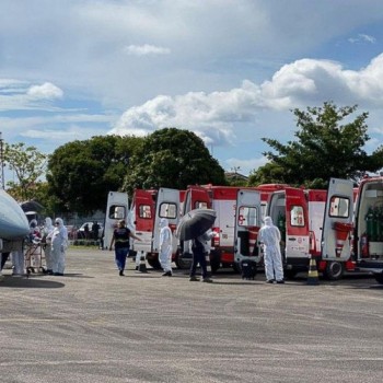 AMB envia 18 médicos voluntários para Manaus