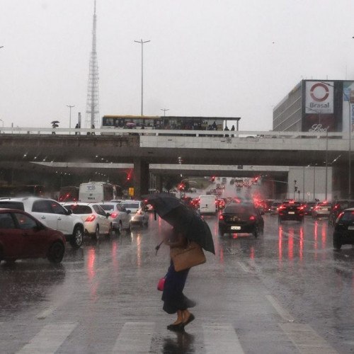 Previsão é de carnaval com chuva em quase todo o país
