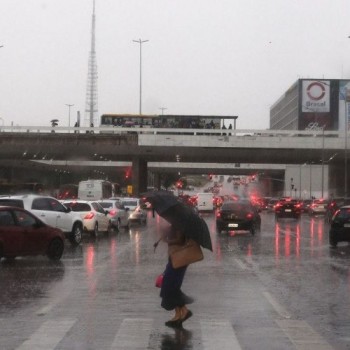 Previsão é de carnaval com chuva em quase todo o país