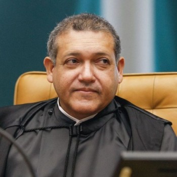 Nunes Marques analisa ação contra suspensão de atividades religiosas