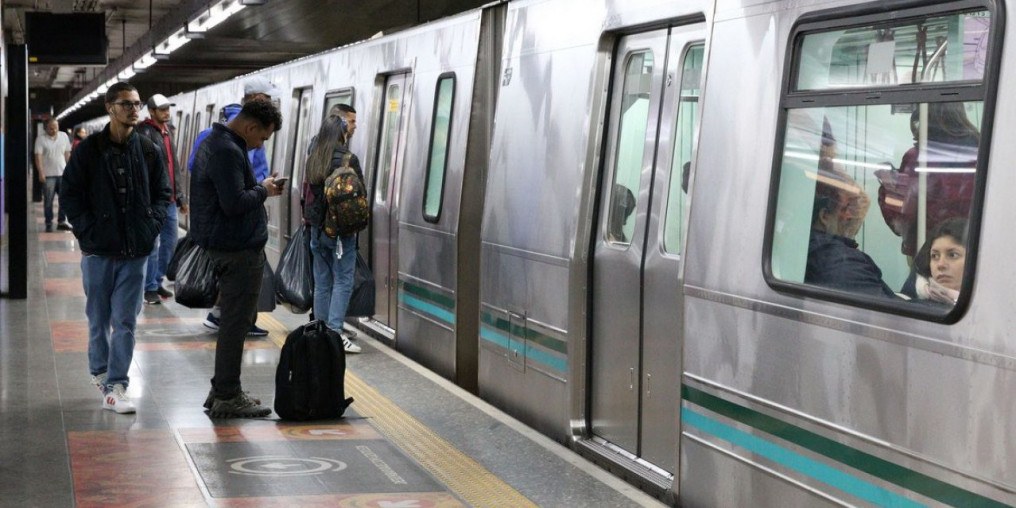 Colisão paralisa circulação do monotrilho em São Paulo