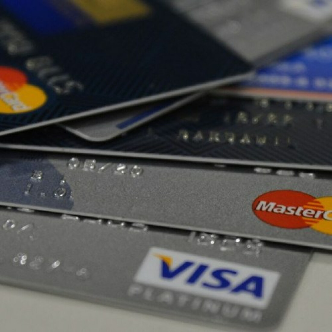 Registro de recebíveis de cartões é adiado para junho