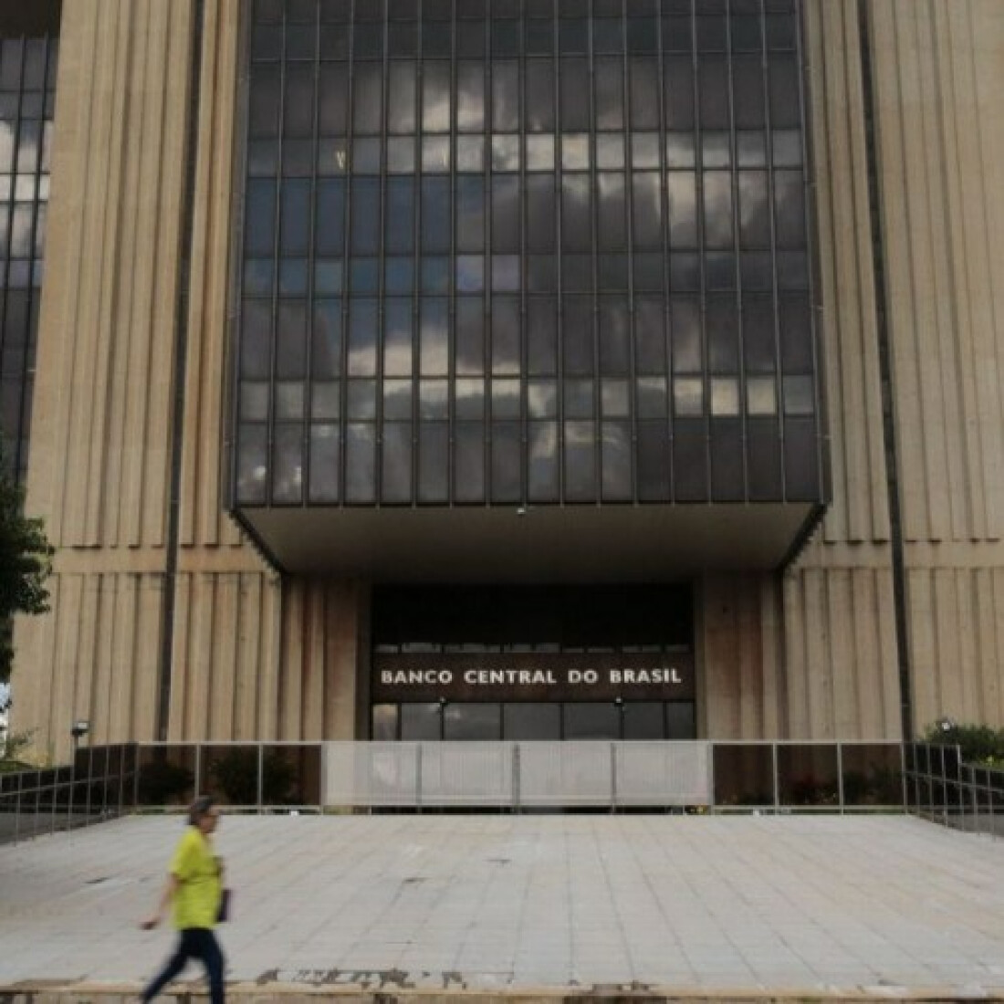 Atividade econômica tem alta de 0,64% em dezembro, diz Banco Central