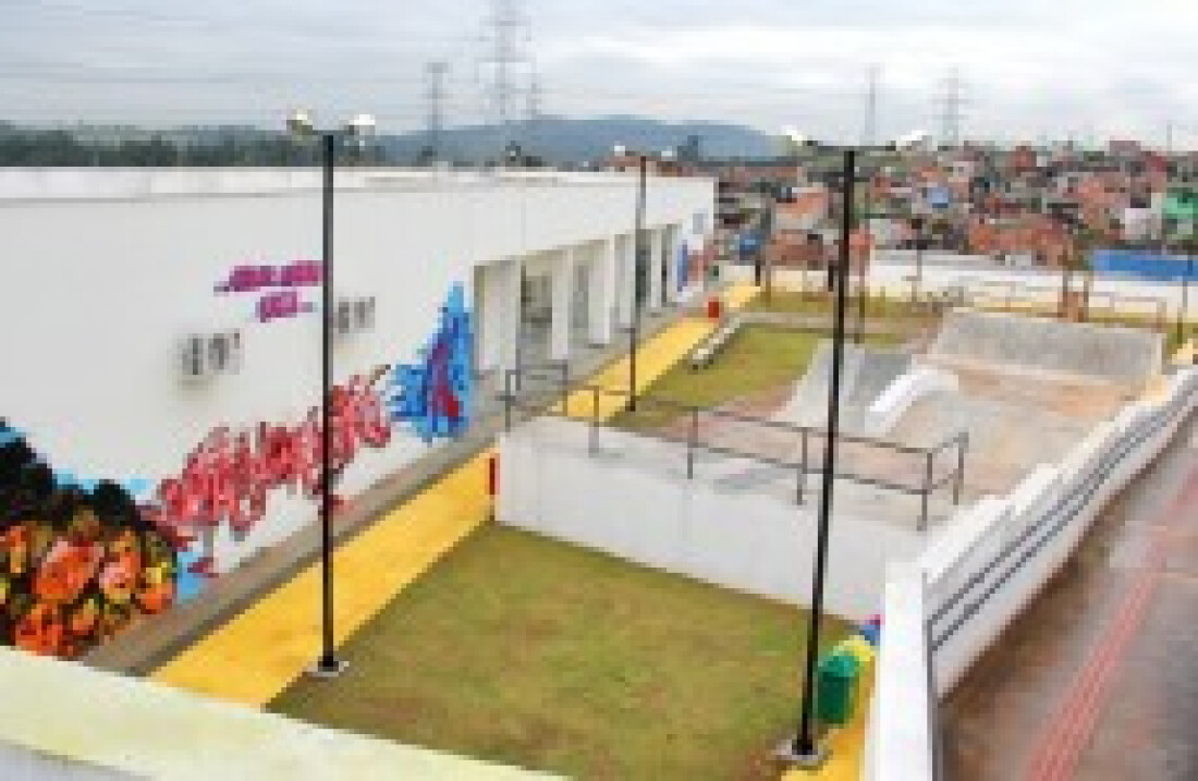 CEU das Artes recebe grupo de violoncelistas