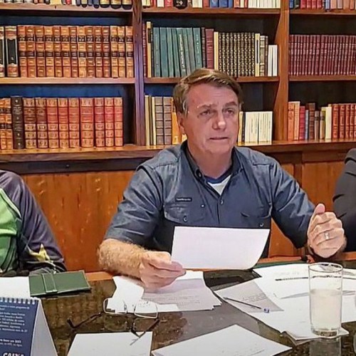 Bolsonaro quer que postos exibam composição de preço dos combustíveis