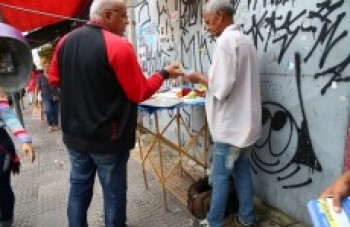 Prefeitura faz campanha para vendedor ambulante