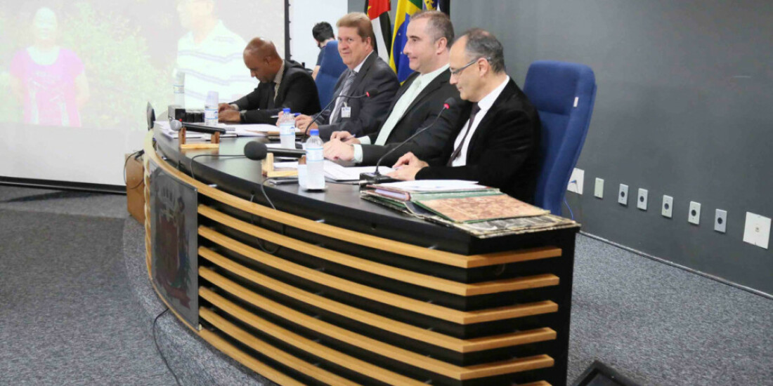 Câmara cobra respostas e serviços básicos da EDP