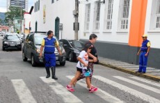 Agentes fazem ações no centro