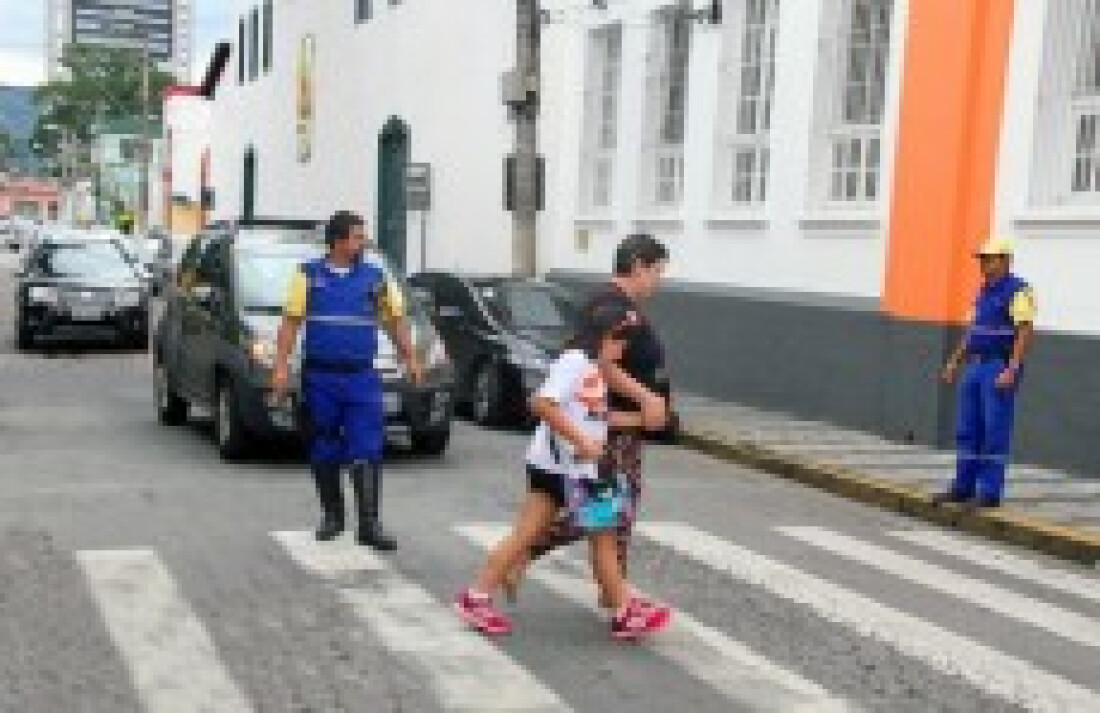 Agentes fazem ações no centro