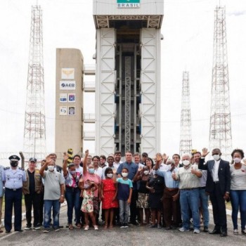 Bolsonaro entrega títulos de propriedade de terra no Maranhão