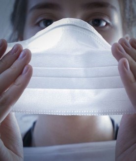 EUA: CDC recomenda uso de duas máscaras contra cepas da Covid