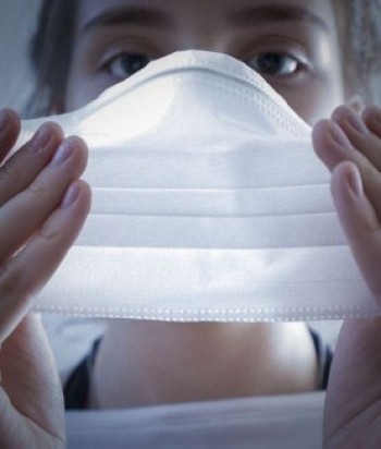 EUA: CDC recomenda uso de duas máscaras contra cepas da Covid