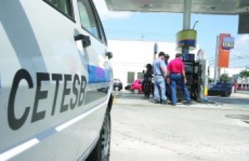 Cetesb aplica multas e embarga 10 empresas