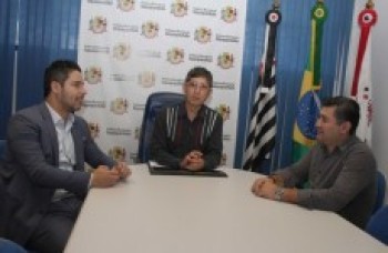 Mamoru recebe o prefeito Ashiuchi