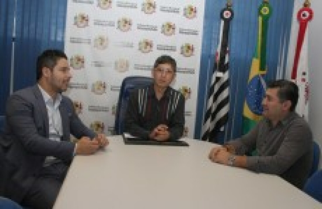 Mamoru recebe o prefeito Ashiuchi