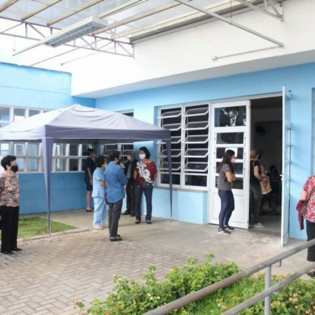 Professores contra retorno das aulas lecionam de forma online