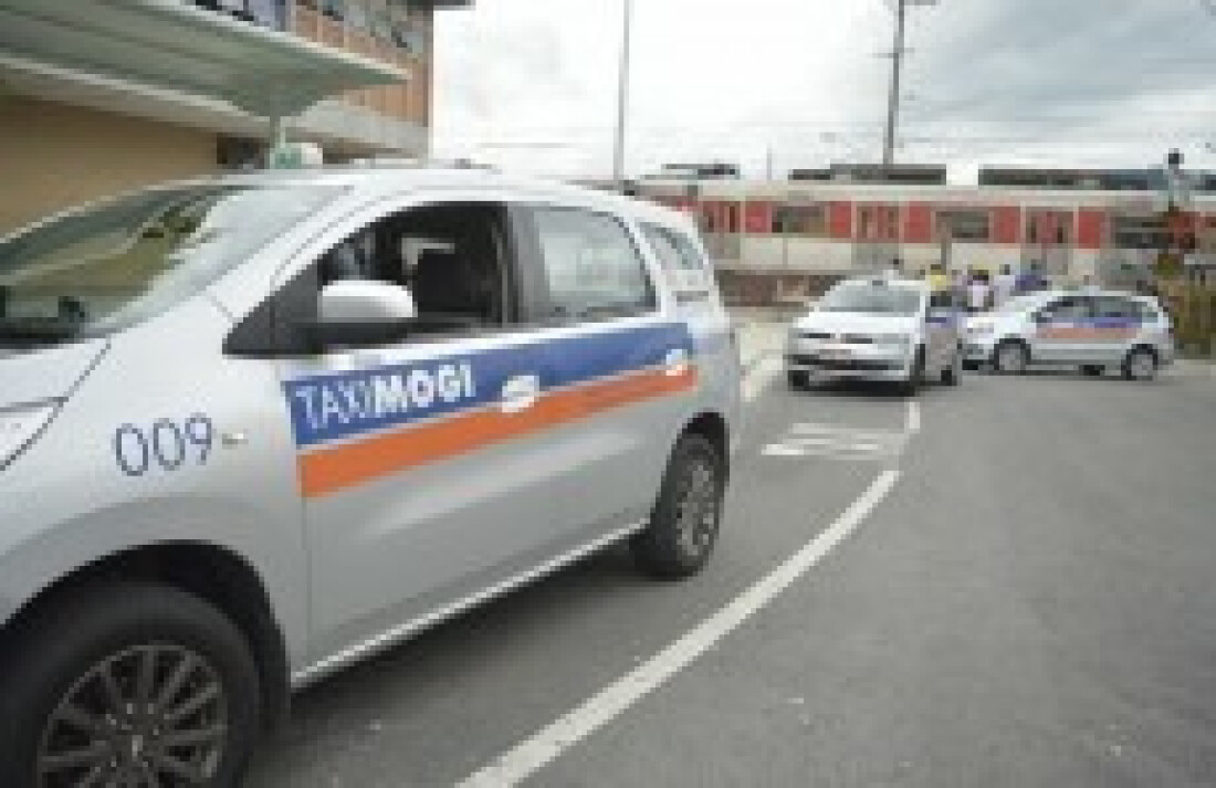 Taxistas de Mogi reclamam de concorrência desleal do Uber