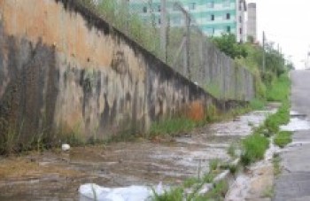 Vazamento de água gera críticas dos moradores em César de Souza