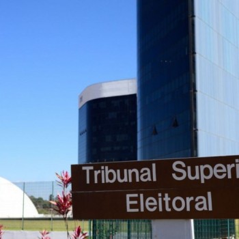 TSE rejeita cassação por suposto disparo de mensagens nas eleições