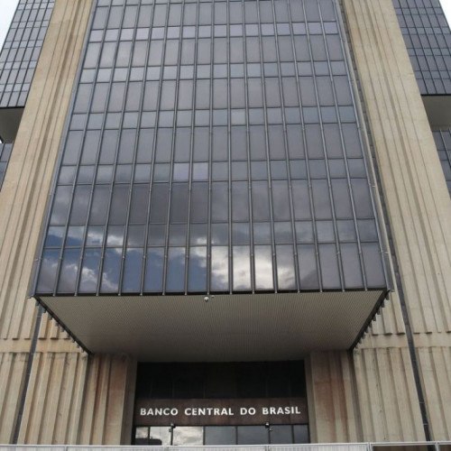 Câmara começa a discutir projeto que dá autonomia ao Banco Central