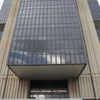 Câmara começa a discutir projeto que dá autonomia ao Banco Central