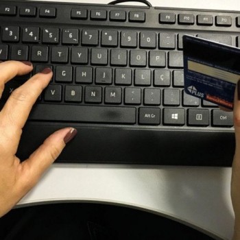 Pagamentos com cartões movimentam R$ 2 trilhões em 2020, diz Abecs