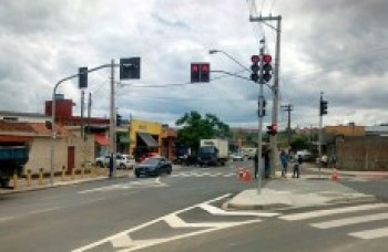 Semáforo inteligente é instalado no Oropó