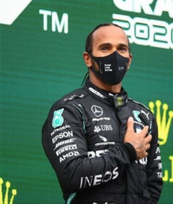 Hamilton chega a acordo com a Mercedes para temporada de 2021 na F1