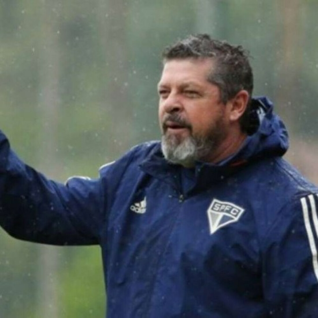 Vizzoli vai usar jovens, mas aposta em dupla experiente