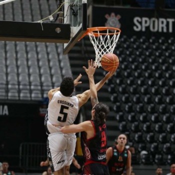 Mogi vence o Caxias e segura 8ª posição no NBB