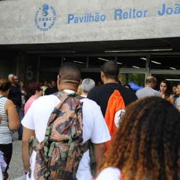 Uerj adia vestibular para maio