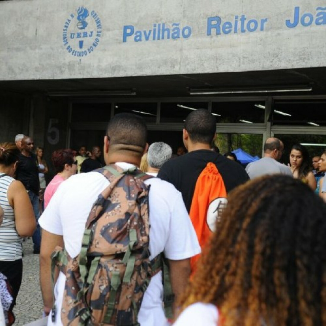 Uerj adia vestibular para maio