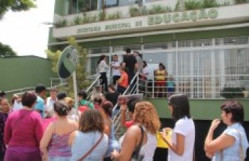 Último dia de cadastro atrai multidão