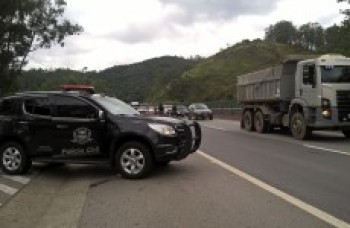 Civil faz bloqueio em três rodovias