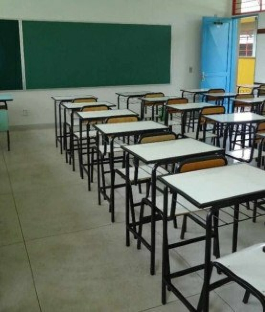 Professores entram em greve e frustram retorno das aulas