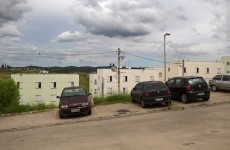 Mulher tenta pular da janela com filha de um mês no colo