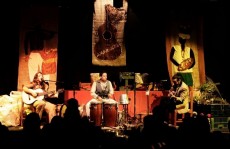 Álbum "Amarantos" está à venda em Mogi