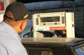 Entre etanol e a gasolina, opção é pelo mais barato