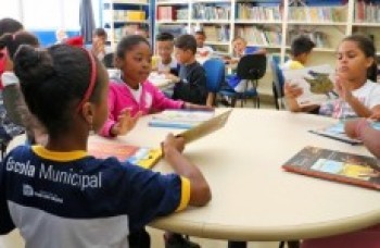 Alunos da rede municipal vão voltar às aulas amanhã